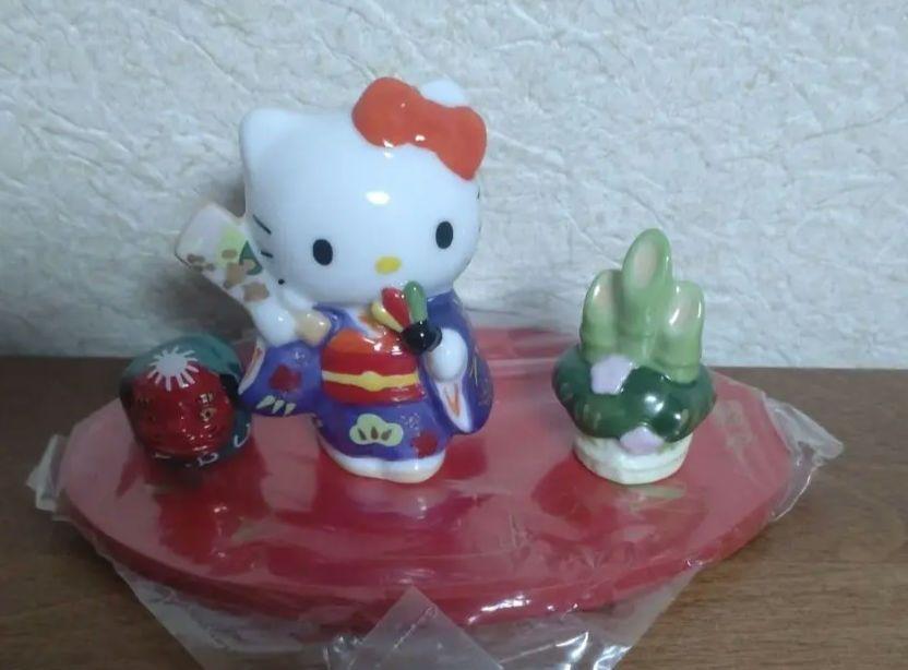 

[Б/У] Фигурка Hello Kitty по месяцам Январь