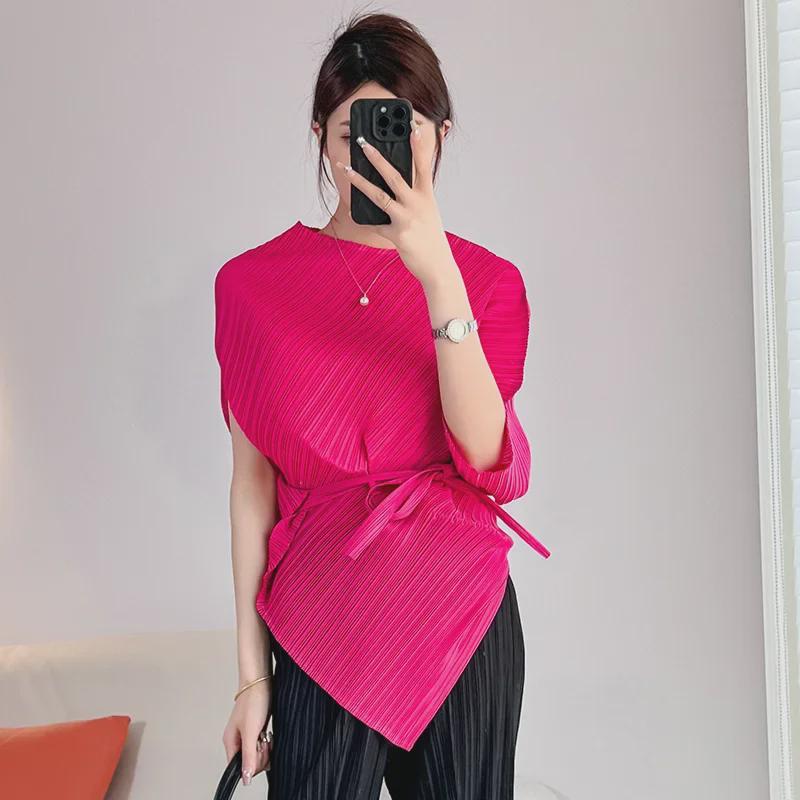 

Issey Miyake PLEATS PLEASE Плісована блуза з коротким рукавом та зав язкою на талії One Size