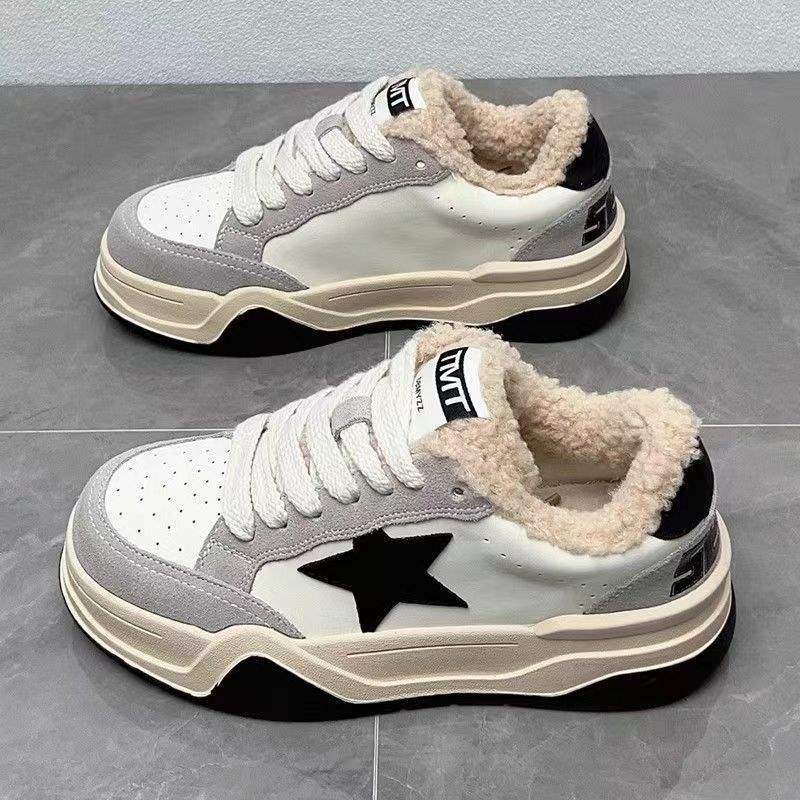 

Маленькие белые туфли новый бархатный повседневный универсальный толстый базовый обувь 2025 зима корейская версия женская обувь звезды 40 бежевый