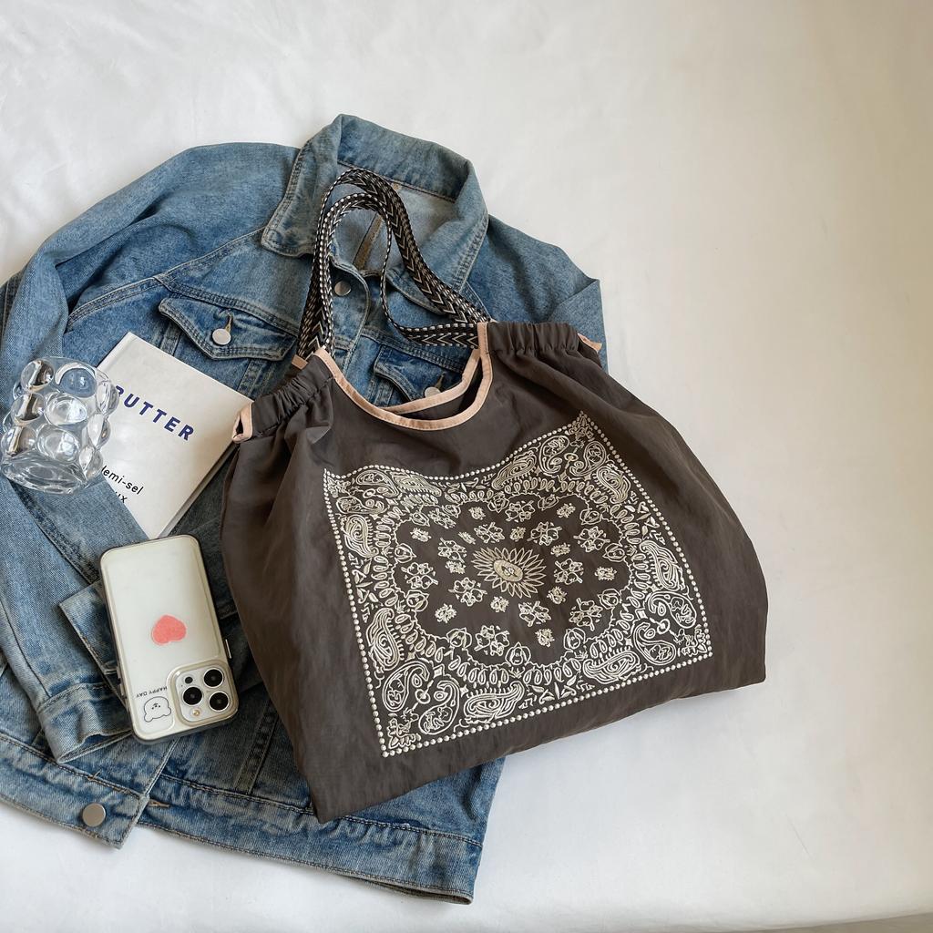 Retro Fashion Carrying Large Capacity Bag Women  New Bosnia Style Tote Bag Senior Sense Shoulder Bag