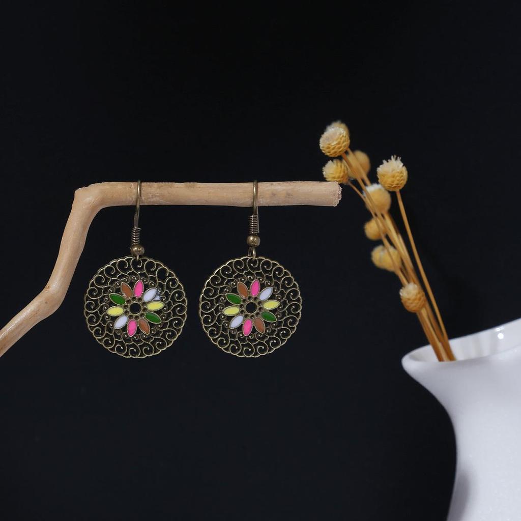 Boucles d'oreilles pendantes à pompons de plumes ethniques - Style argent Miao imitation, article touristique populaire, design mignon de haricot.