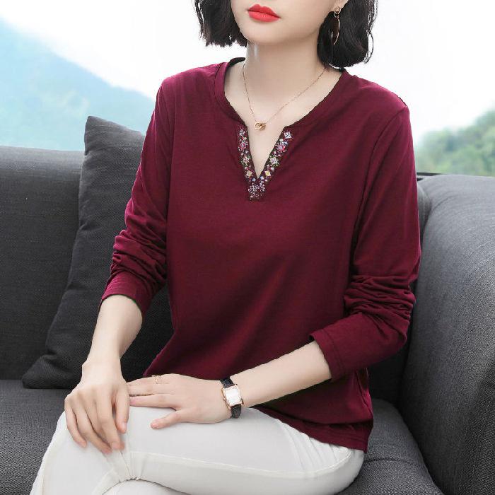 

Plus Size Women s Embroidered V-Neck Long Sleeve T-Shirt for Summer 2026 - Middle-Aged & Elderly Mother s Wear 4XL вина червоного кольору