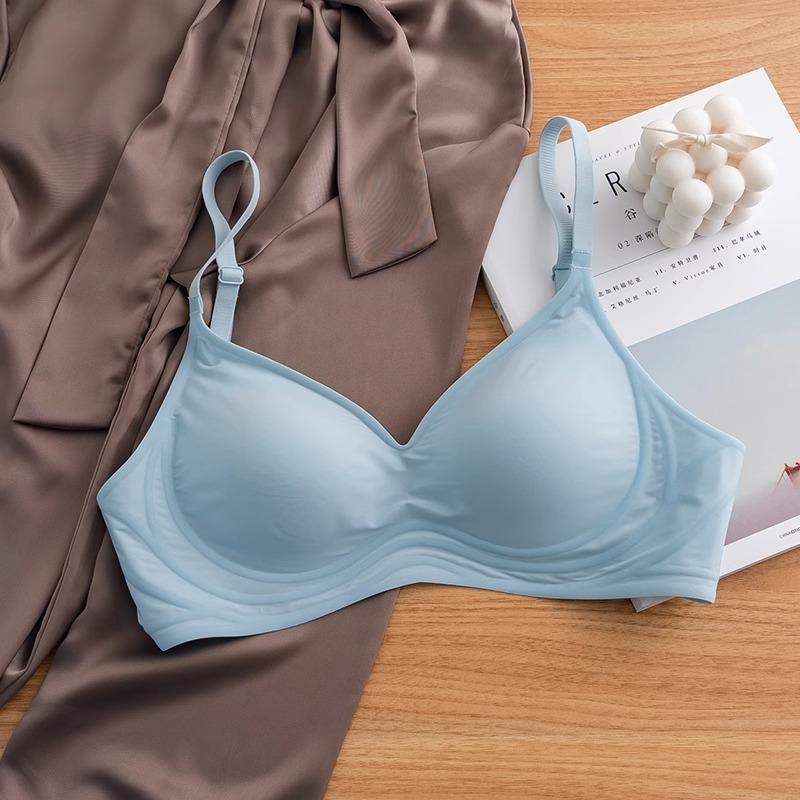 Ice silk light and thin seamless underwear for women, latex pad without steel ring gathers simple solid color breathable bra cover