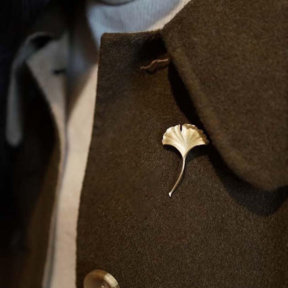 French Style Ginkgo Leaf Brooch Vintage Metal Glossy Corsage Ornament Long Leaf Pin  Women