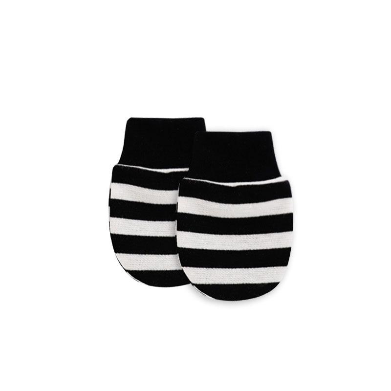 Newborn Baby Solid Color Anti-Scratch Gloves Set for All Seasons (0-3 Months) - Europe & US