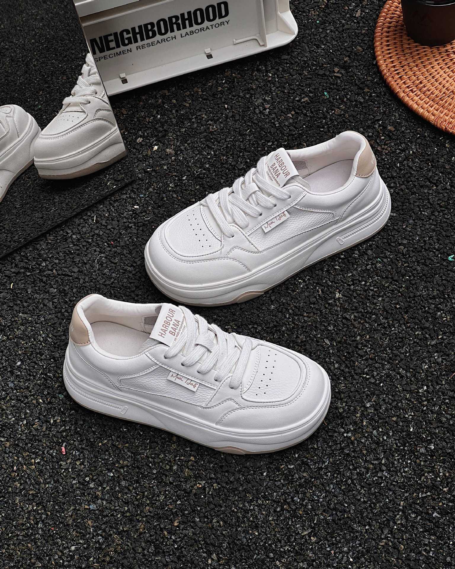 

Stepping on shit feeling leather little white shoes women s models 2025 autumn new popular versatile thick-soled heightening soft-soled sports boa 35