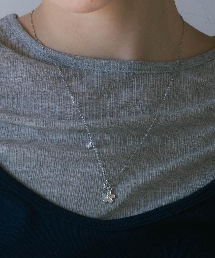 Pearly More Flower Butterfly Charm Necklace_Pm26N014Ss