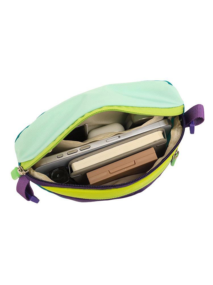 Modna torebka crossbody w bloki kolorystyczne dopaminowe - Mała, trendy torebka na ramię na lato 2025 na zewnątrz