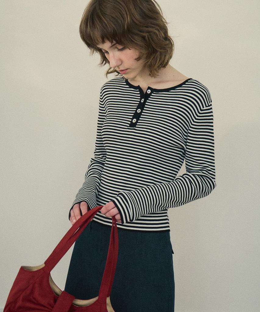 Aueonoseuteljia Chewy Ribbed Button Stripe Knit_Black(Oc25-Kn02)