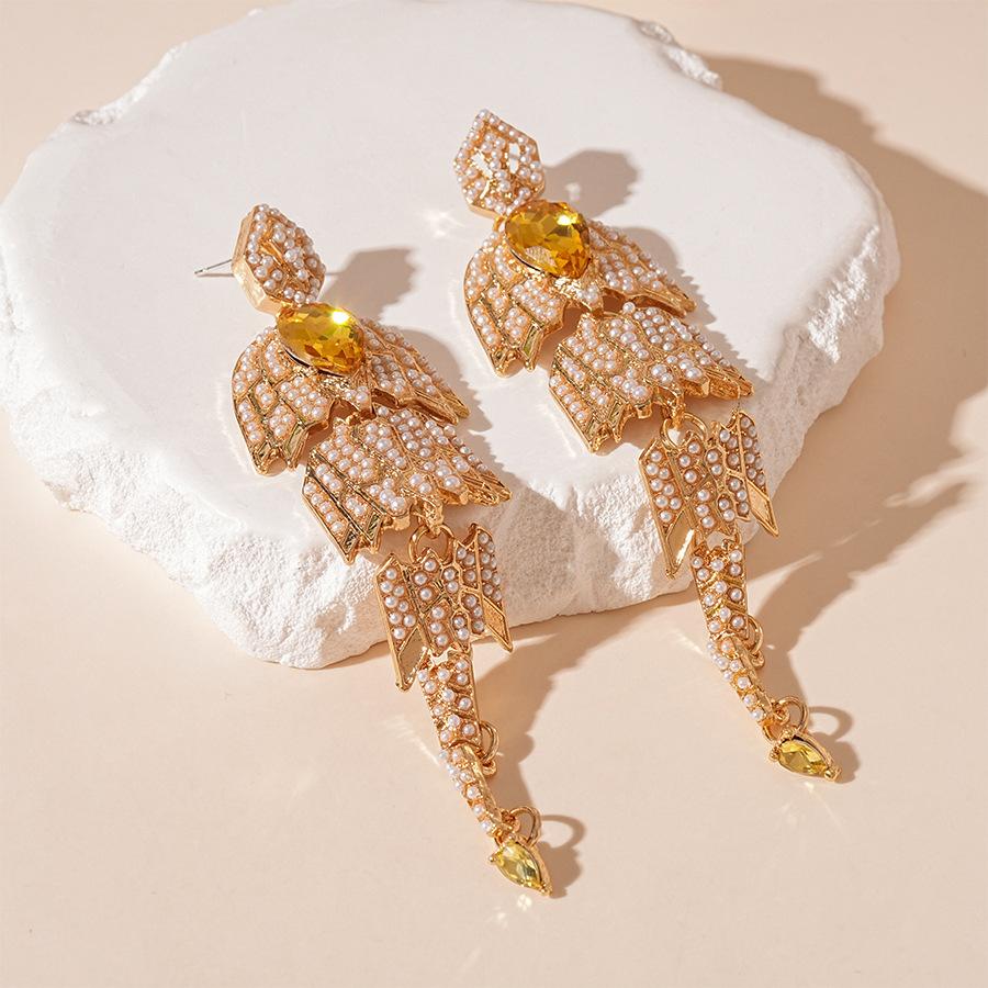 French imitation pearl with diamond, water drop tassel, silver needle earrings, temperament earrings.