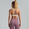 Wysoce elastyczny sportowy biustonosz typu halter z wbudowaną wkładką na biust do jogi i fitnessu