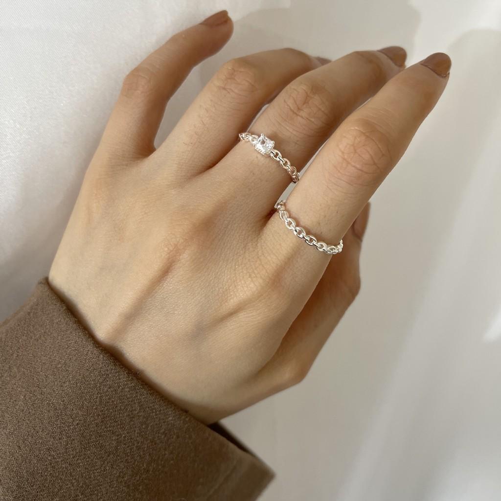 Elegant Silver Chain Geometric Ring With Sparkling Diamonds For Stylish Women
