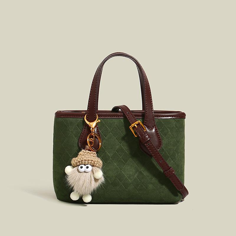 

Winter High-end Matte Handbag Women s Fashion Ins Versatile Retro One-shoulder Crossbody Bag Bucket Bag does not match the doll