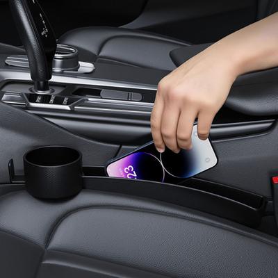 2 Stuks Auto Stoel Spleet Organizer met Bekerhouder Grote Capaciteit Eenvoudig te Installeren Universele Auto Spleetvuller Strip met Gaten voor Veiligheidsgordels
