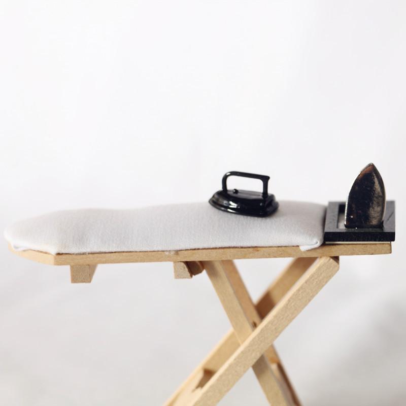 Hochwertiges Mini-Bügeleisen Bügelbrett Puppenhausmöbel Mini-Bastelarbeit Holz-Bügelbrett Szene Miniatur-Puppenhaus Spielzeug Geschenk