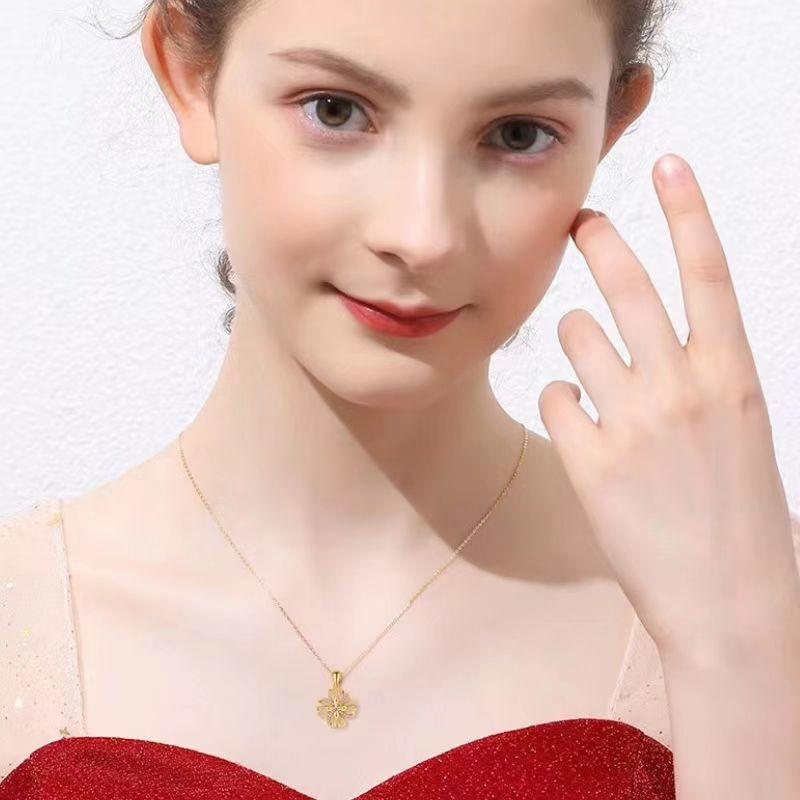 Hollow four-leaf clover necklace female niche design high-end sense simple row diamond pendant collarbone chain jewelry
