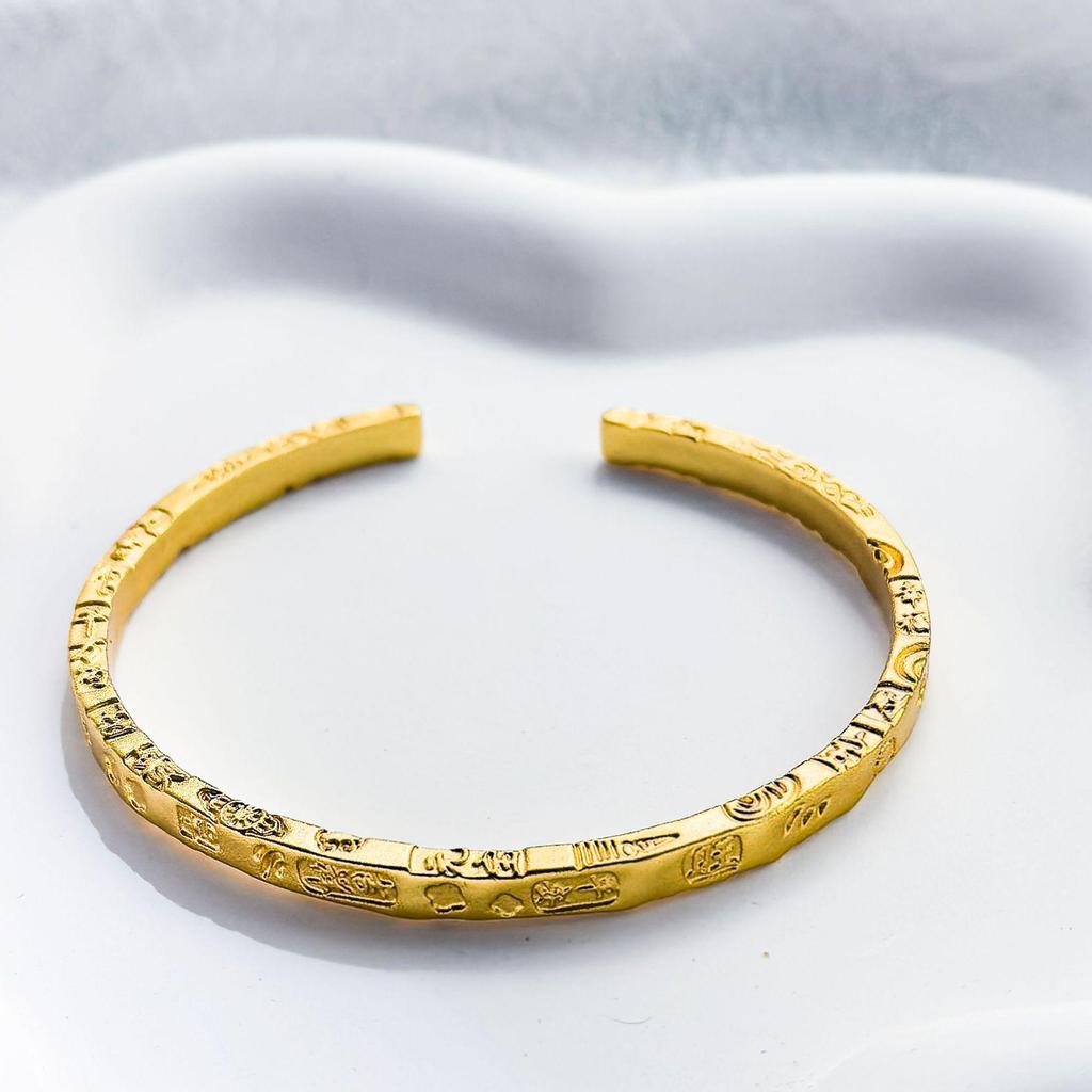 Women's Light Luxury Gold-Plated Copper Bracelet - Elegant, Fashionable, Anti-Oxidation Design