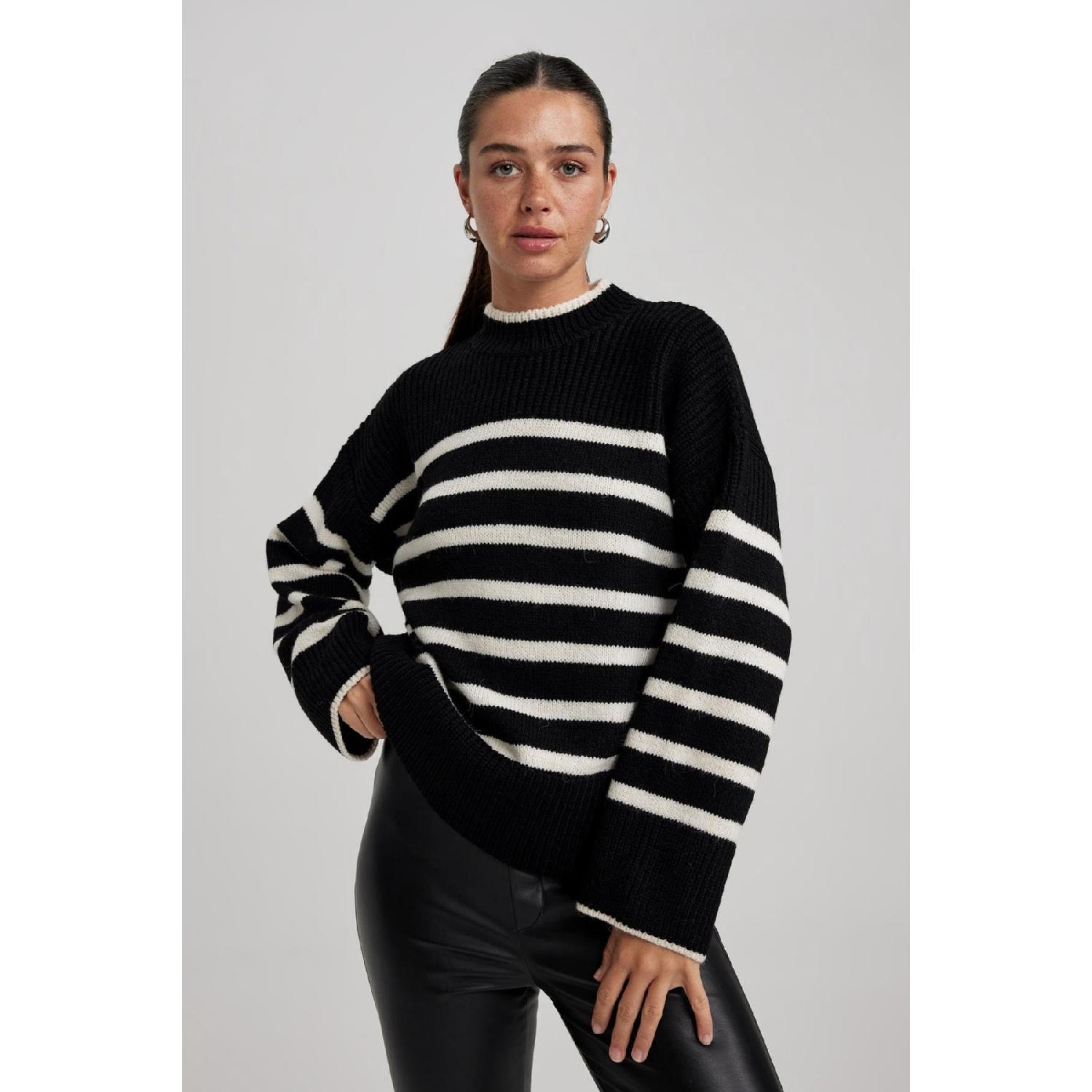 

Relax Fit Striped Crew Neck Sweater