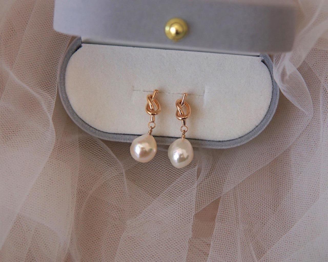 

ins wind simple knot plated 14K gold stud earrings natural irregular baroque freshwater pearl earrings S925 silver needle Silver needle