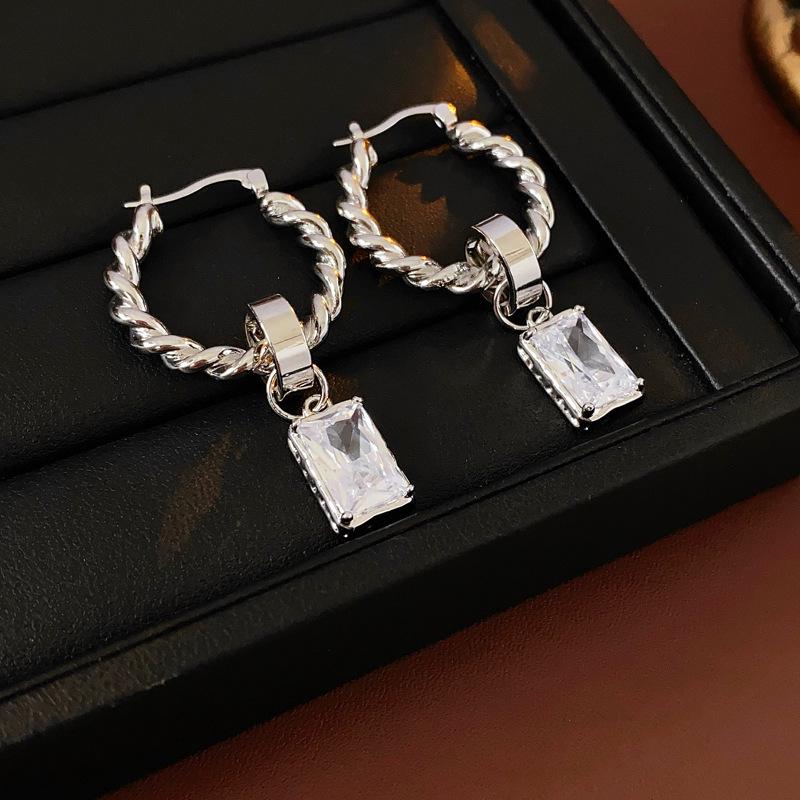 Silver Needle Gold-Plated Geometric Earrings: Chic, Luxurious, High-End Summer Style