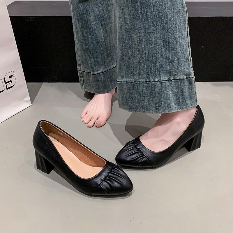 Large size pointed thick heel high heels women's spring and autumn new retro single shoes wrinkled light mouth middle heel women's shoes
