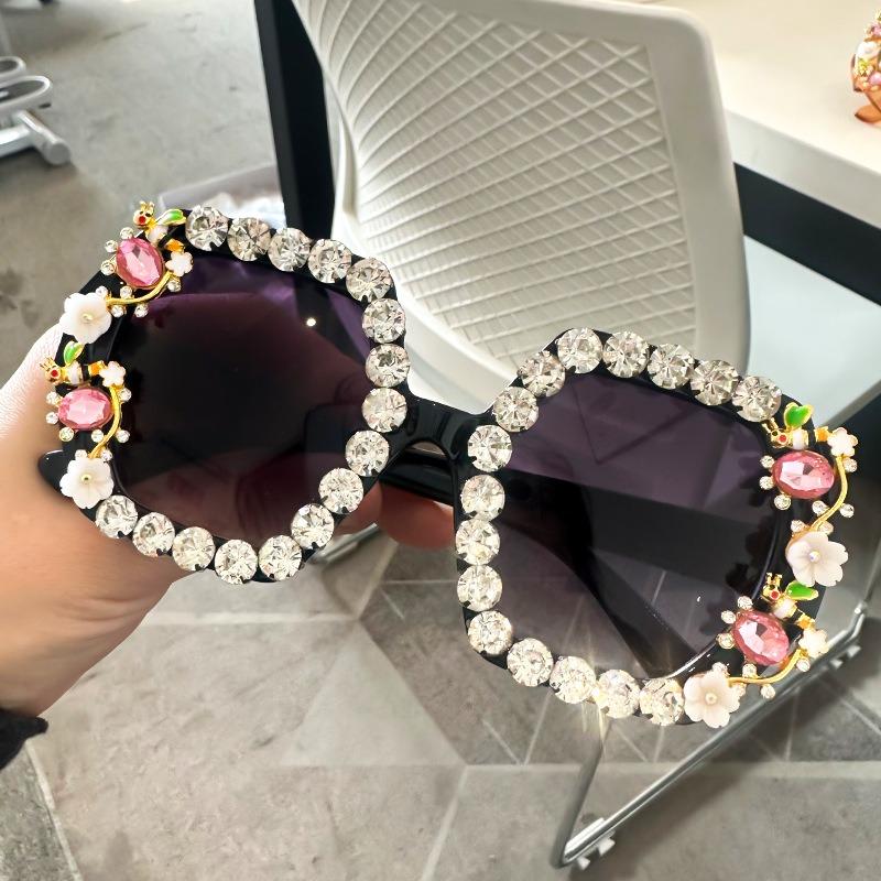 Nicht polarisierte neue Marke Luxus quadratische Sonnenbrille Frauen Diamant Kristall Strass Sonnenbrille Schattierungen