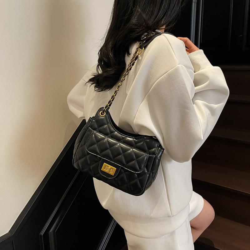 Chain Bag Women's New Fashion Shoulder Armpit Bag Casual Soft Leather Messenger Bag