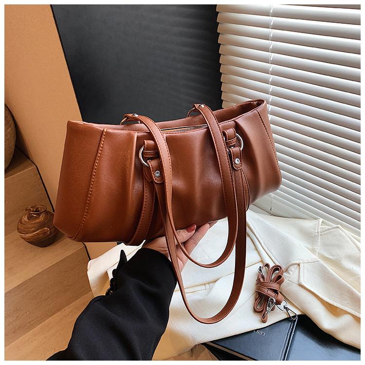 Ielgy Large-Capacity Retro Niche Messenger Bag Pleated Western Style One-Shoulder Work Commuter Bag