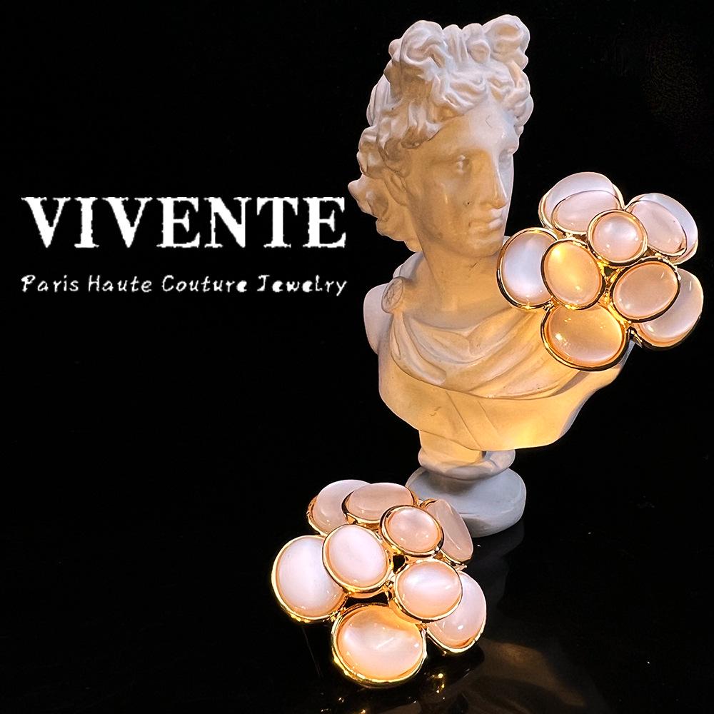 New Chinese Cat's Eye Stone Flower Stud Earrings - Gold-Plated Copper, Three-Dimensional Floral Retro Design