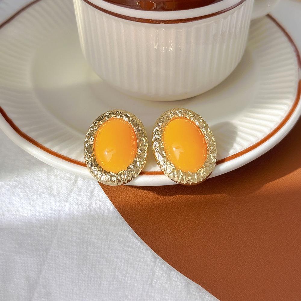 Retro Temperament Orange Yellow Oval Gold Color Cloud-patterned Trim Stud Earrings for Women Fashion Luxury Jewelry Accessories