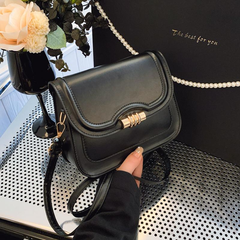 

Versatile fashion niche high-end textured small square bag women s trend retro design oily skin new messenger bag чёрный