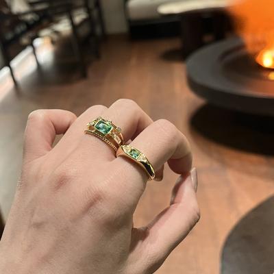 Anello Stile Corte Francese con Zircone Verde Leggermente Intarsiato, Design di Lusso Leggero di Alta Gamma, Anello Aperto per Dito Indice da Donna