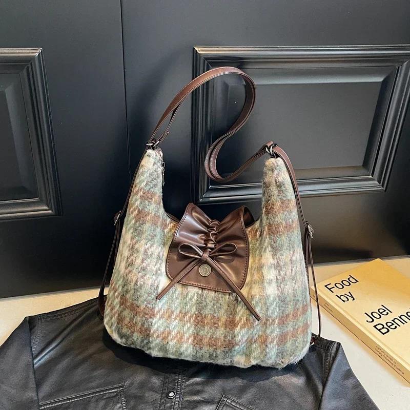 Modische Wollhandtasche für Damen neue einzelne Schulter Bogenmode Pendlerrucksack