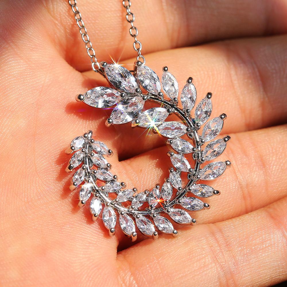 Simple And Versatile, Slightly Inlaid Zircon Leaf Necklace, Collarbone Chain, Female Necklace.