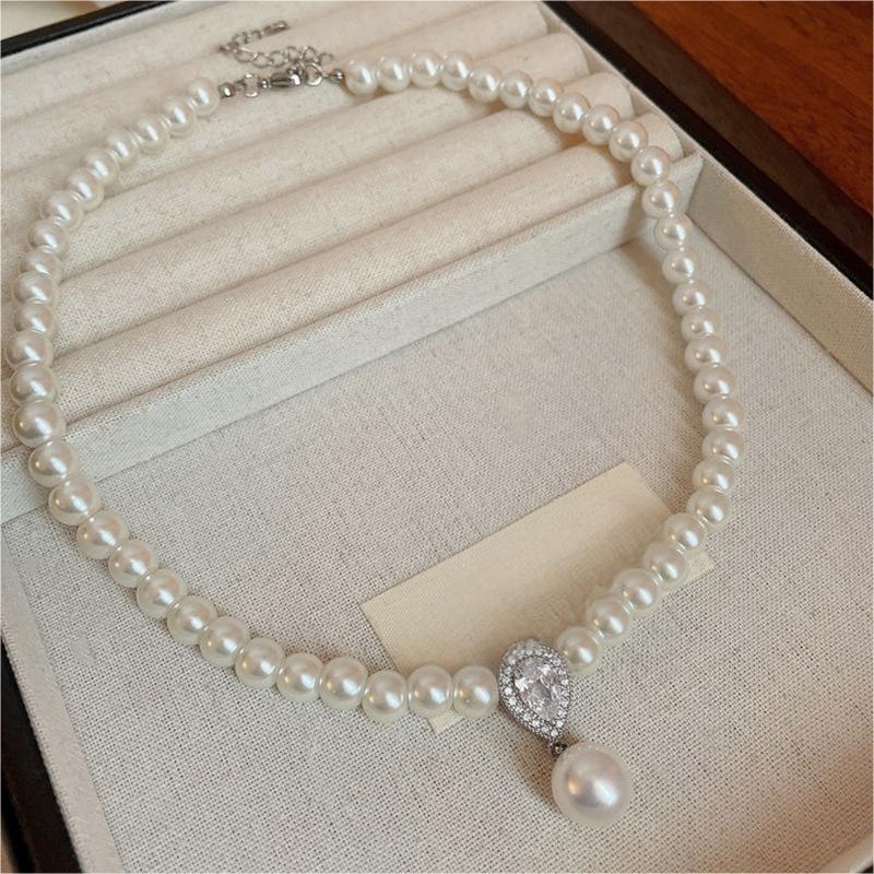 Sparkling Collarbone Imitation Pearl Beaded Choker Necklace 8MM Pearl Rhinestone Teardrop Pendant Statement Jewelry for Women