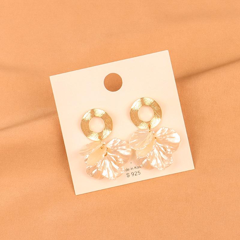 

S925 Silver Circle Petal Earrings - Elegant, Simple Niche Design for Women