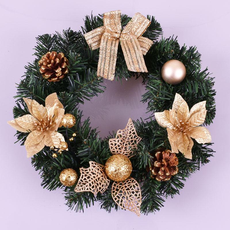 30cm Vánoční věnec s červenými bobulemi a šiškami - Závěsná dekorace na dveře z ratanového kruhu