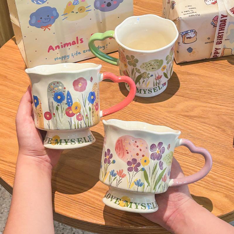 Hochwertige florale Keramiktasse, Nischendesign Keramik-Trinkbecher, Geburtstagsgeschenk für Mädchen
