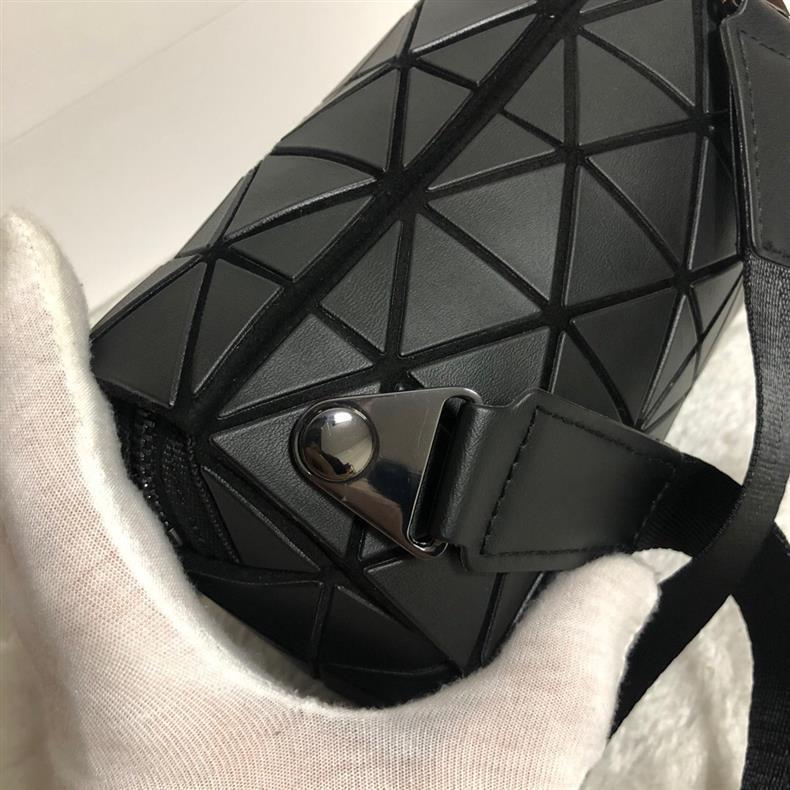 Women's Geometric Diamond Pattern Round Crossbody & Waist Bag