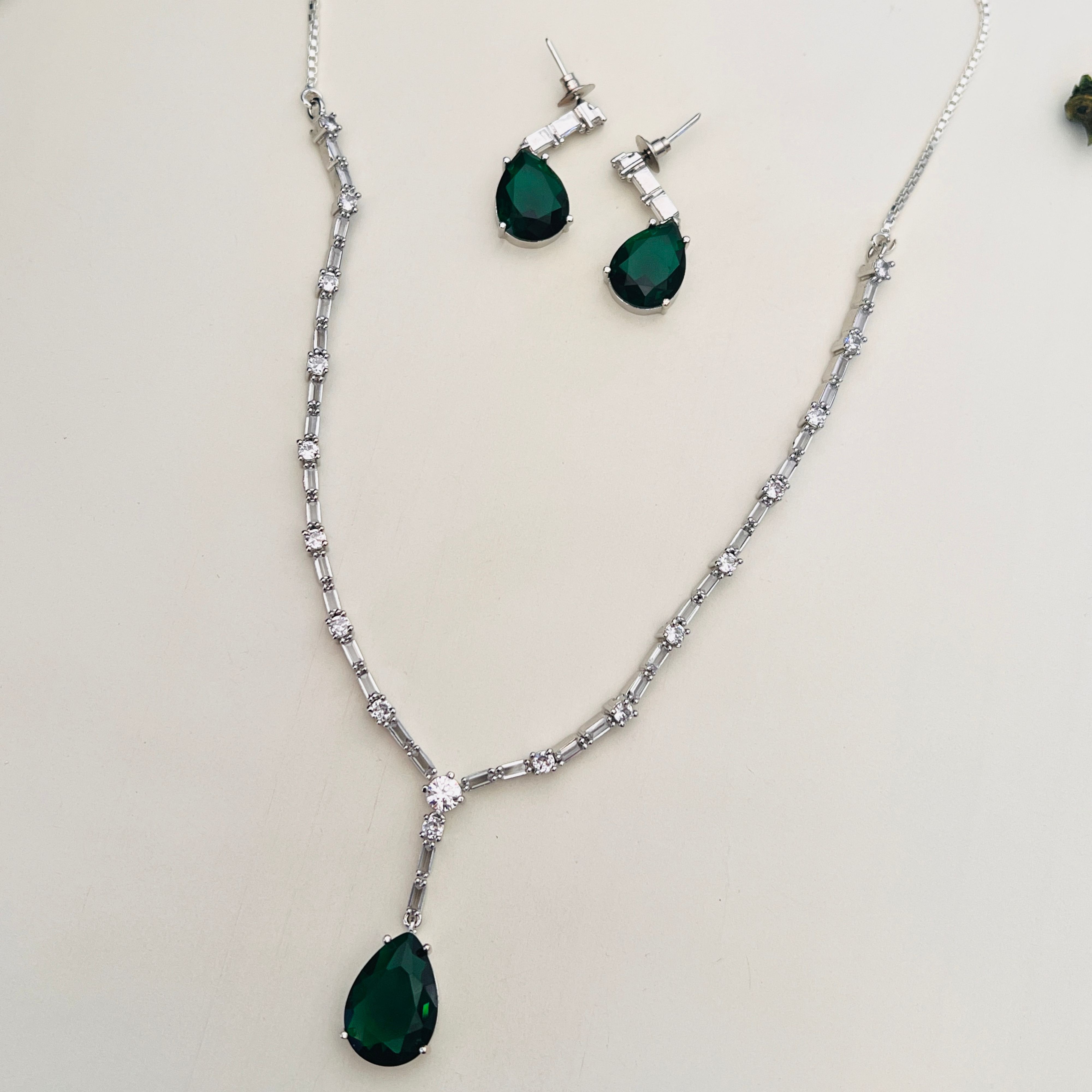 

Посеребренные бриллиантовые круглые колье комплект бриллиантовых колье комплект для женщин белый