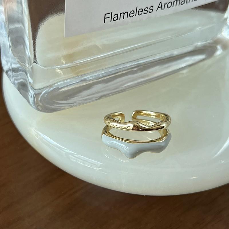 Layer Fashionforward Double Ring With Stunning White Shell Detail And Adjustable Size