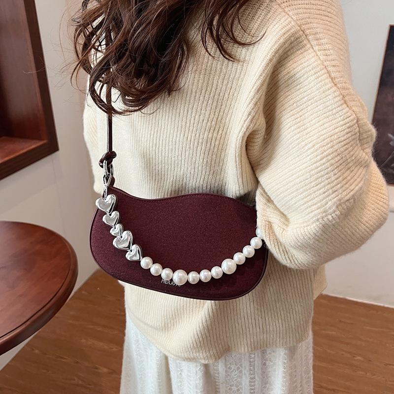 Niche design 2025 new sweet wind love pearl matte handbag solid color versatile shoulder messenger women's bag