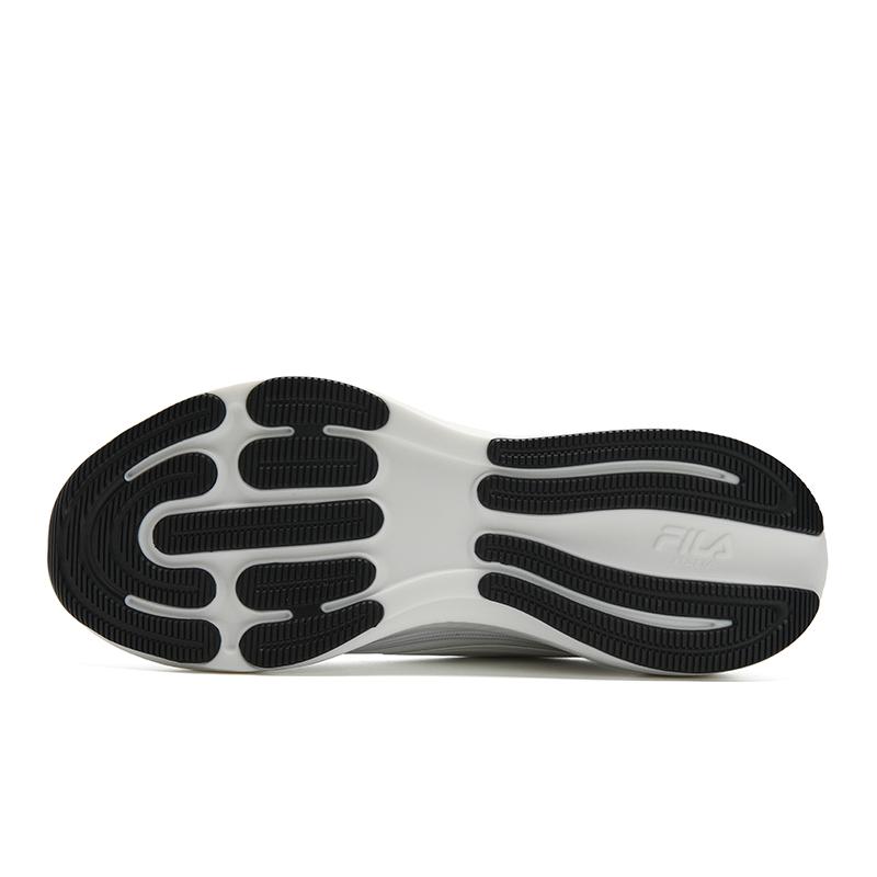 

New FILA Cushioning And Breathable Low top Running Shoes Men s White Black A12M541108FBB 42