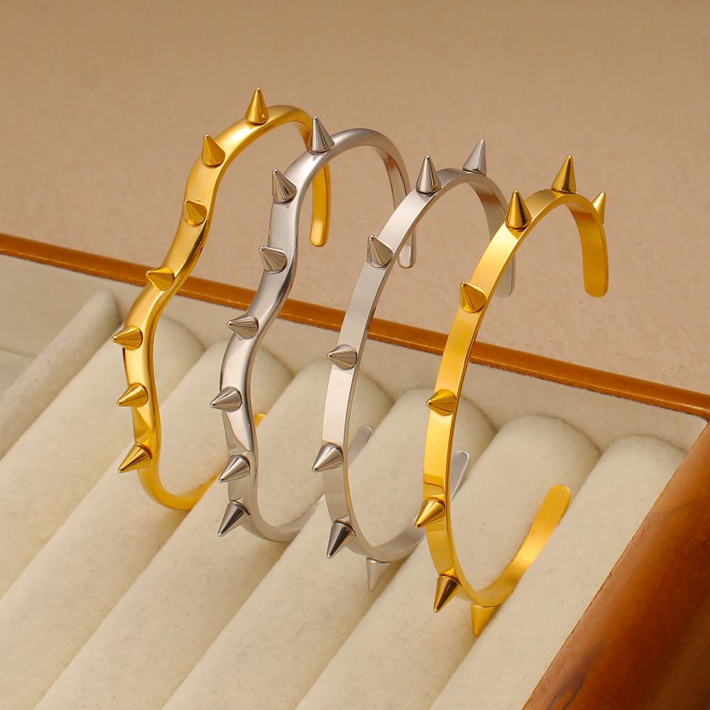 Meishiduo Titanium Steel 18K Gold Open Cuff Bracelet with Rivet Design - Simple, Fashionable, European & American Style.