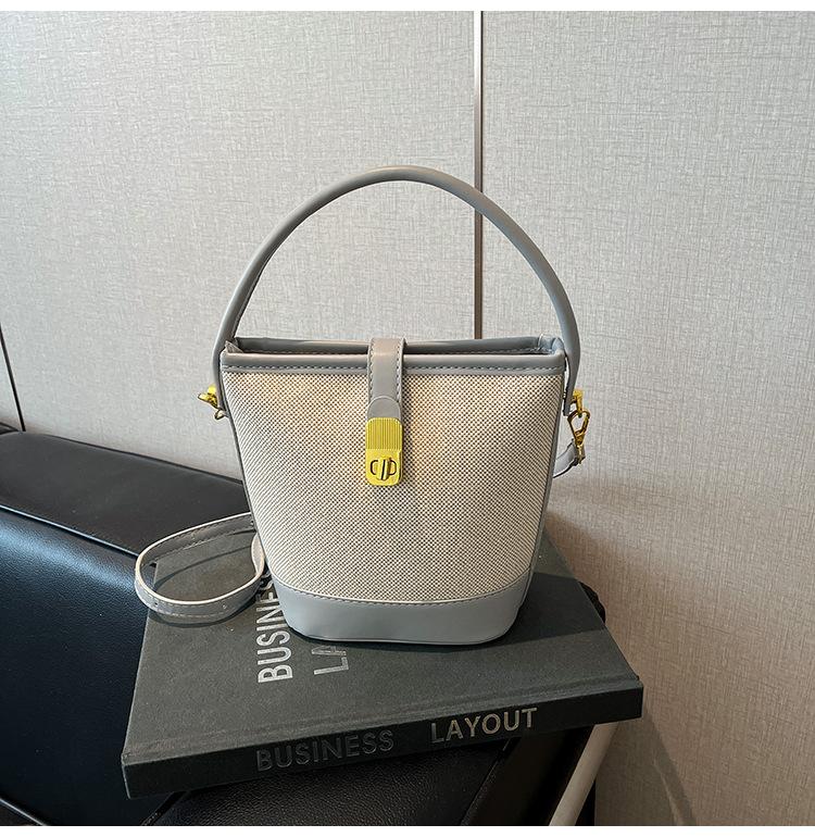 

Casual contrasting color portable small bag women s 2025 new fashion simple shoulder messenger bag trendy commuter bucket bag сірий колір