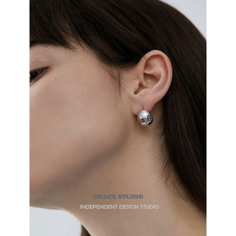 

Cold Style Small Silver Egg Oval Metal Ins Earrings Main Picture (in Stock)