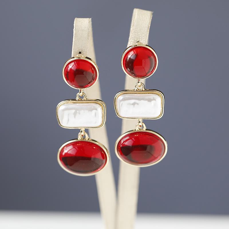 

Exquisite Asymmetrical Alloy Glass Earrings with Colored Gemstones - Niche Fashion Jewelry for Women Standard Size красный