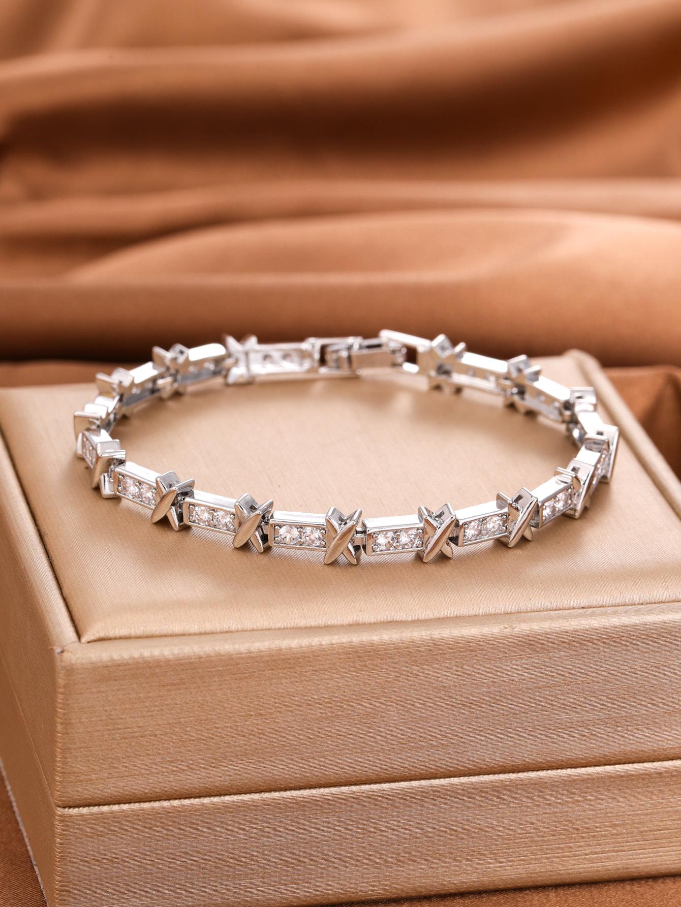 

Korean version niche design zircon bracelet women ins cold wind personality high-end versatile girlfriend jewelry срібний