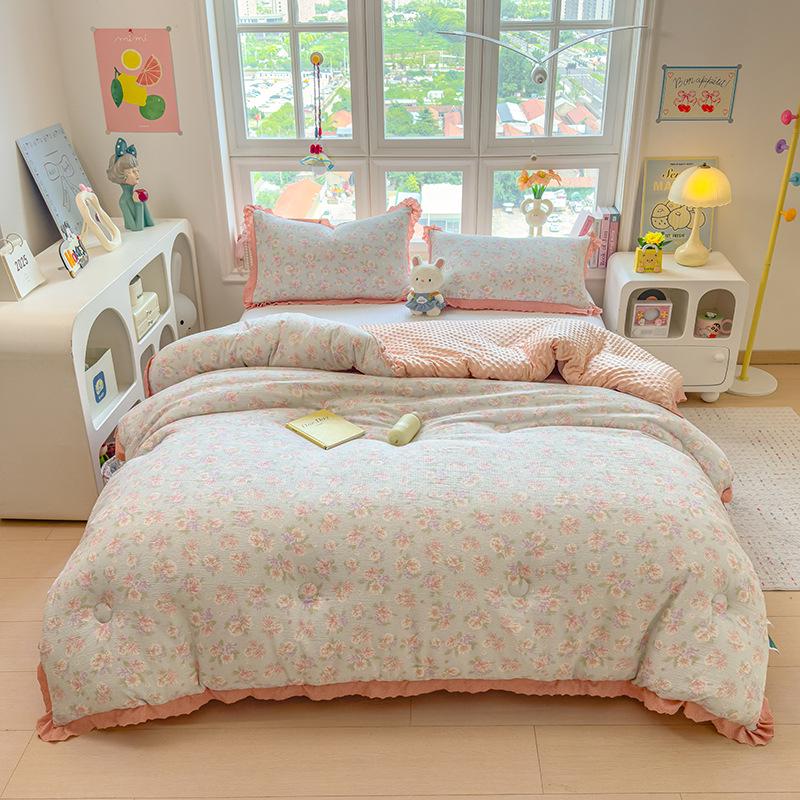 Thickened Winter Flannel Fleece Quilt - Warm Comforter for Single Dormitory, Autumn & Winter Use.