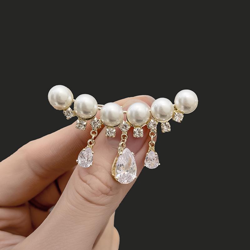 Korean Fashion Pearl Tassel Brooch Pin – Crystal Corsage Accessory for Suits